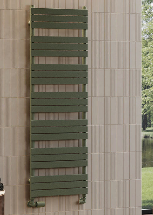 Termoarredo scaldasalviette DARIA Cordivari in versione verde opaco. Design moderno verticale per bagno, ideale anche in ambienti living.