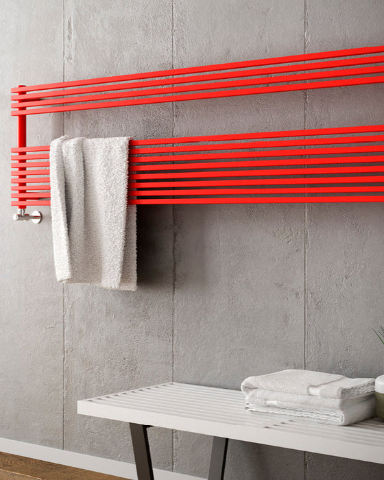 Radiatore termoarredo orizzontale Cordivari KATIA VX WIDE – design in acciaio per il bagno moderno, alta resa termica e oltre 80 colori disponibili.
